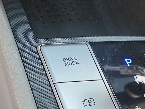 Used 2023 Hyundai Elantra SEL w/ Convenience Package FWD image 25