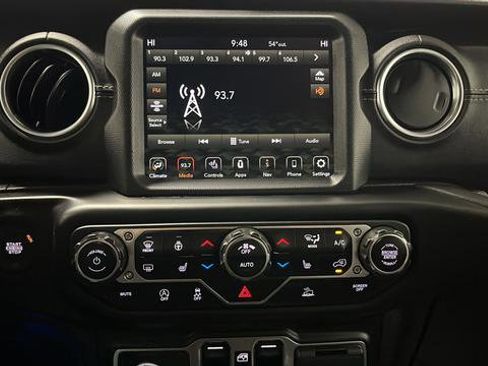 Used 2022 Jeep Wrangler Unlimited Sahara w/ Cold Weather Group AWD/4WD image 13