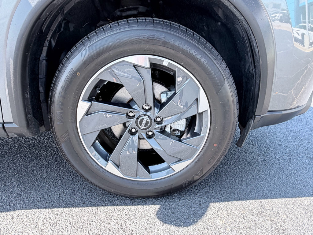 Used 2025 Nissan Rogue SV FWD image 35