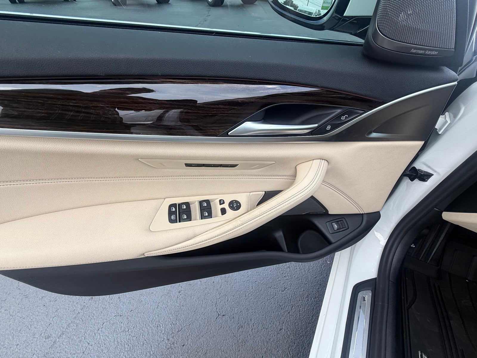 Used 2023 BMW 540i w/ Executive Package RWD image 16