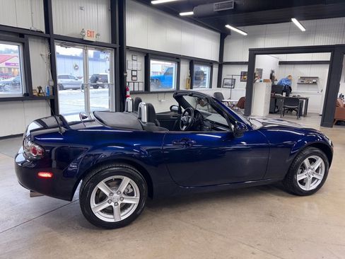 Used 2008 MAZDA MX-5 Miata Sport image 16