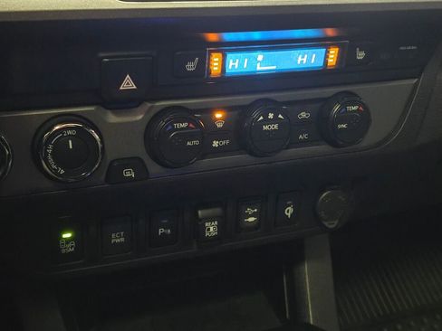 Used 2019 Toyota Tacoma TRD Off-Road image 29