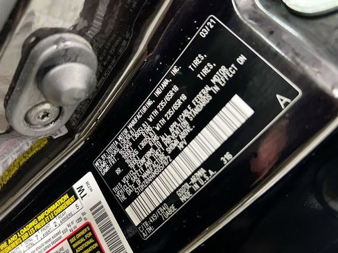 Used 2021 Toyota Highlander XLE image 30