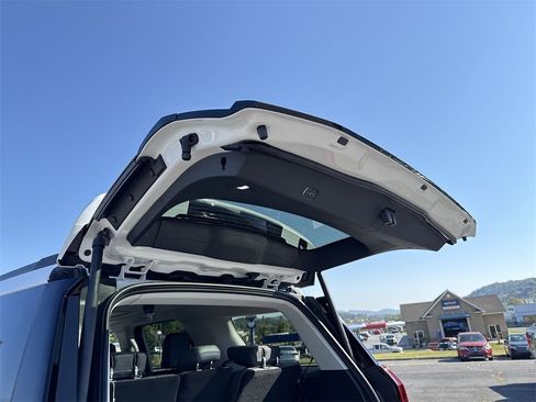 New 2025 Ford Expedition Active image 46