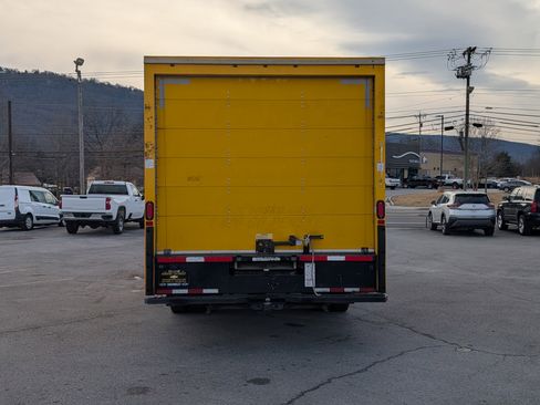 Used 2018 GMC Savana 3500 Extended w/ Driver Convenience Package image 3