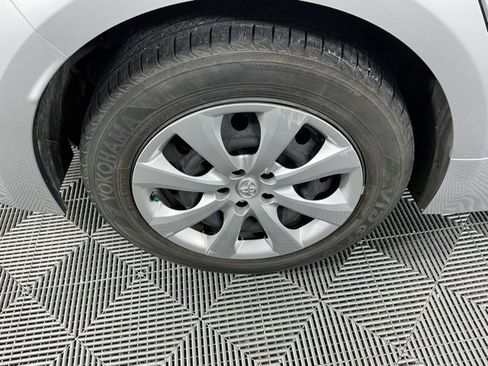 Used 2022 Toyota Corolla LE image 18