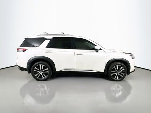 Used 2024 Nissan Pathfinder Platinum image 7