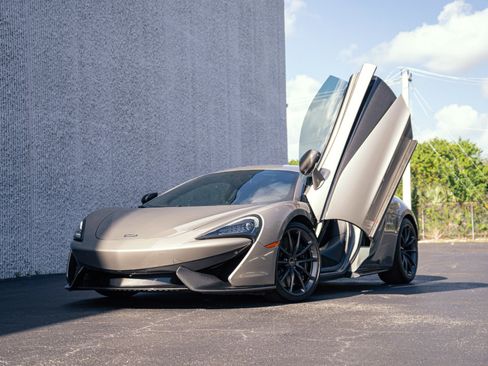 Used 2016 McLaren 570S Coupe RWD image 1