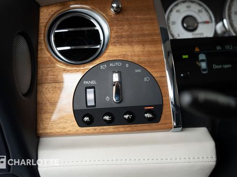 Used 2019 Rolls-Royce Wraith image 24