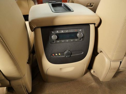 Used 2010 Chevrolet Suburban LTZ AWD/4WD image 30