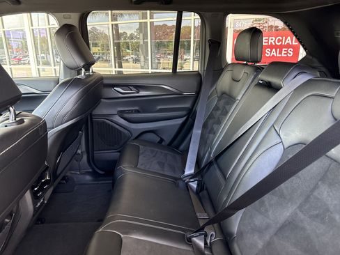 Used 2024 Jeep Grand Cherokee Altitude image 28