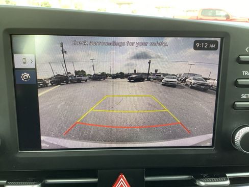Used 2024 Hyundai Elantra SE FWD image 19