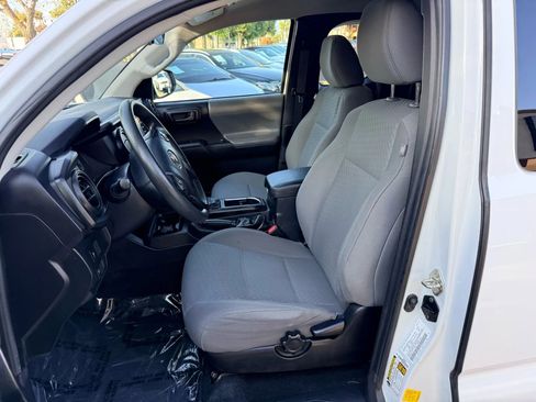 Used 2020 Toyota Tacoma SR image 11