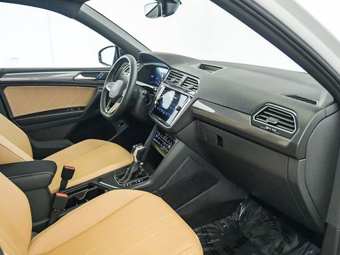 Used 2023 Volkswagen Tiguan SE R-Line image 16