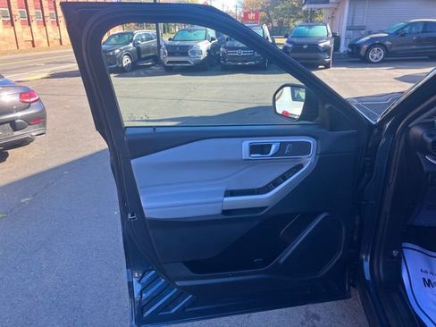 Used 2022 Ford Explorer XLT w/ Equipment Group 202A AWD/4WD image 20
