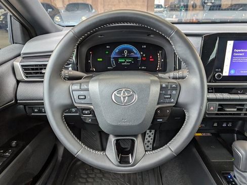 Used 2025 Toyota Camry SE w/ Convenience Package FWD image 19