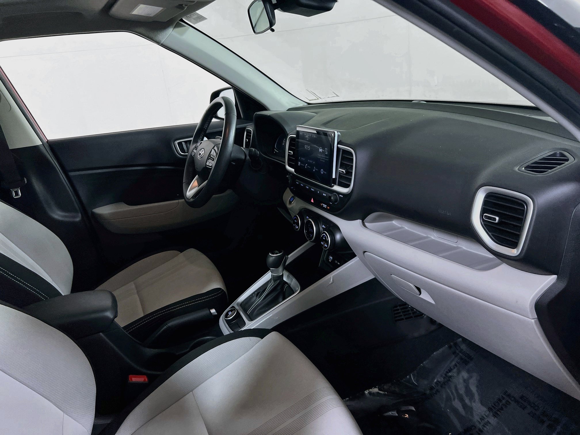 Used 2024 Hyundai Venue SEL FWD image 27