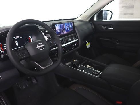 New 2026 Nissan Pathfinder Platinum image 9