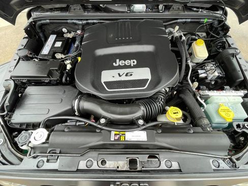 Used 2016 Jeep Wrangler Unlimited Sport AWD/4WD image 10