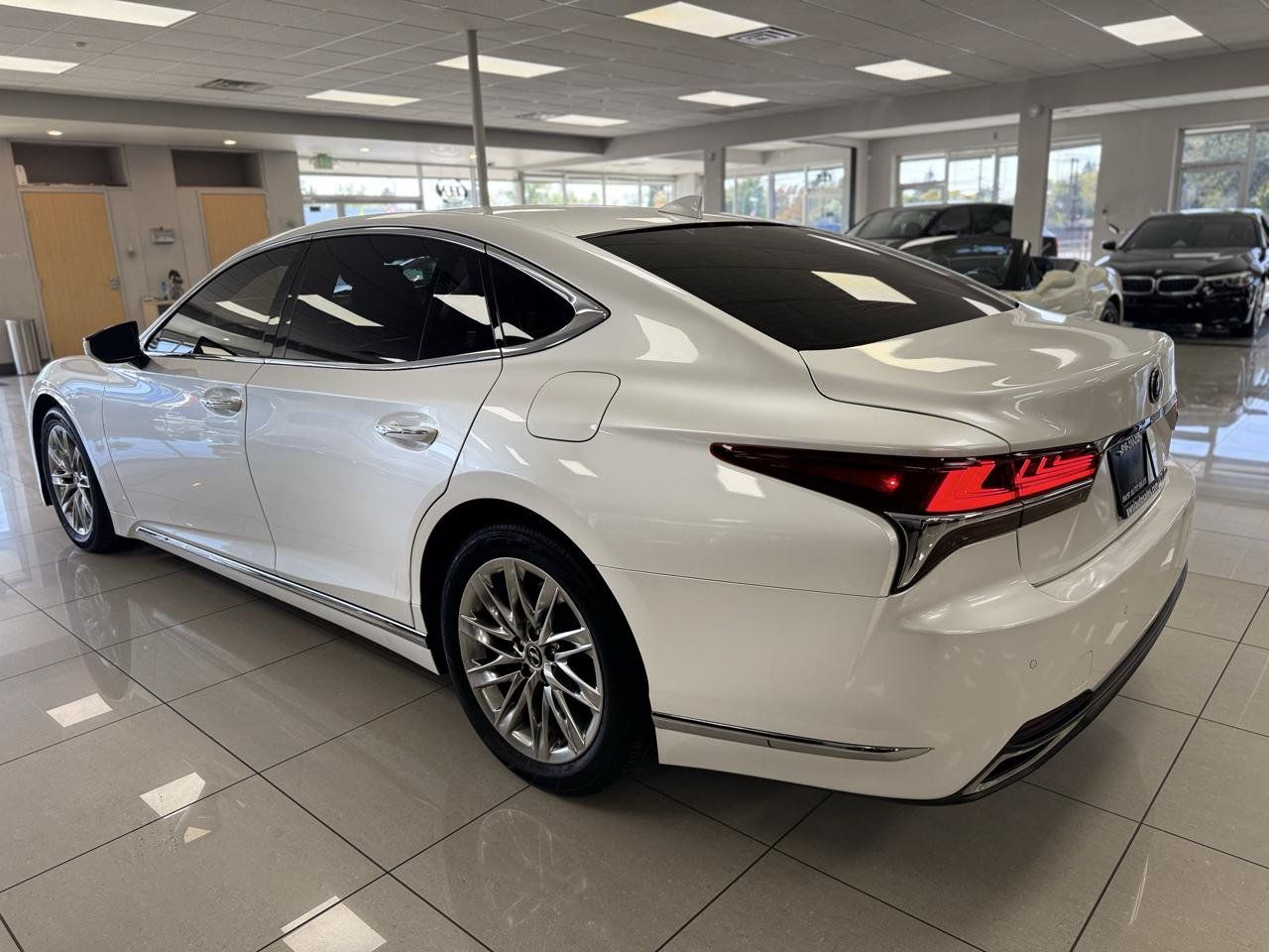 Used 2018 Lexus LS 500 w/ Accessory Package (Z2) RWD image 6