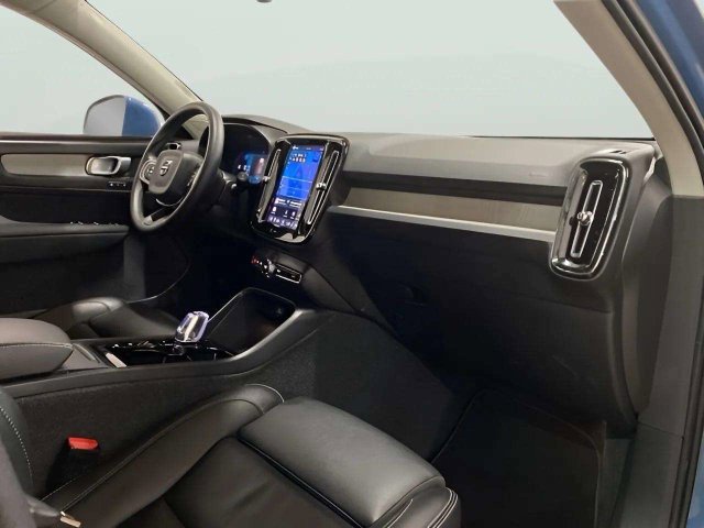 Used 2025 Volvo XC40 B5 Plus AWD/4WD image 25