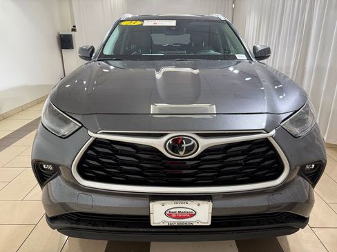 Certified 2023 Toyota Highlander XLE image 8