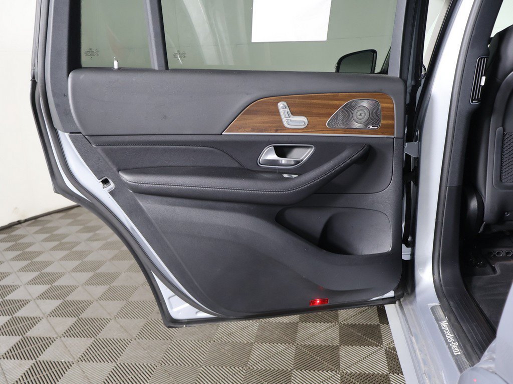 Used 2025 Mercedes-Benz GLS 450 4MATIC w/ AMG Line Exterior image 31