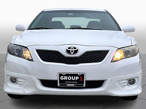 Used 2010 Toyota Camry SE image 3