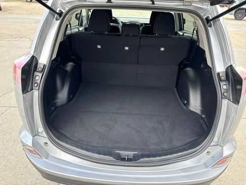 Used 2017 Toyota RAV4 LE FWD image 15