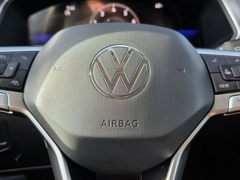 Used 2023 Volkswagen Tiguan SE image 28