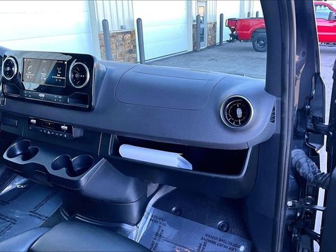 Used 2023 Mercedes-Benz Sprinter 2500 image 17