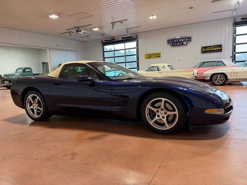 Used 2001 Chevrolet Corvette Convertible w/ Preferred Equipment Group2 image 9