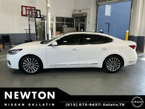 Used 2018 Kia Cadenza Premium w/ Luxury Package FWD image 3