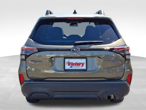 Used 2025 Subaru Forester Premium AWD/4WD image 5