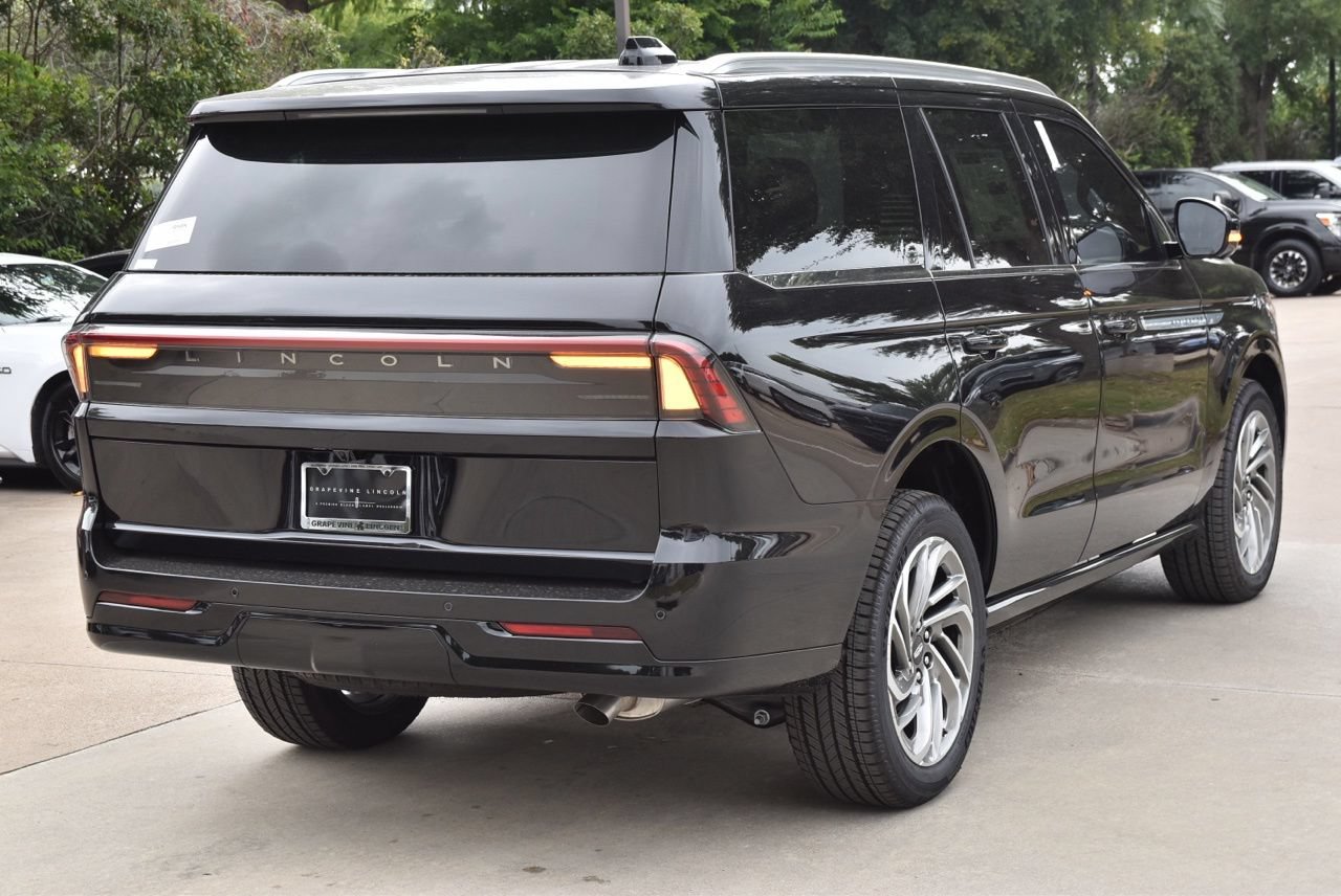 New 2027 Lincoln Navigator Reserve AWD/4WD image 7