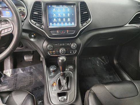 Used 2022 Jeep Cherokee Latitude Lux w/ Mopar Interior Package AWD/4WD image 17