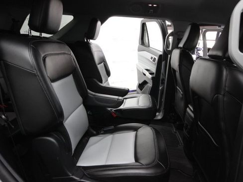 Used 2022 Ford Explorer XLT w/ Equipment Group 202A image 28
