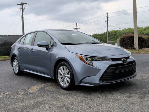 Used 2025 Toyota Corolla LE w/ LE Premium Package FWD image 8