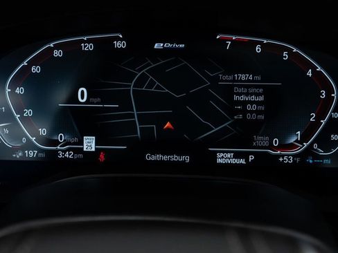 Used 2023 BMW 530e xDrive w/ Premium Package image 17