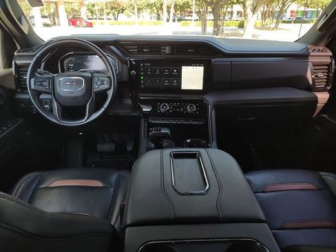 Used 2022 GMC Sierra 1500 AT4 w/ AT4 Preferred Package AWD/4WD image 9