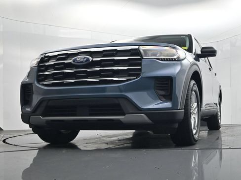 Used 2026 Ford Explorer Active AWD/4WD image 34