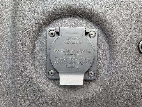 Used 2024 Nissan Frontier SL image 27