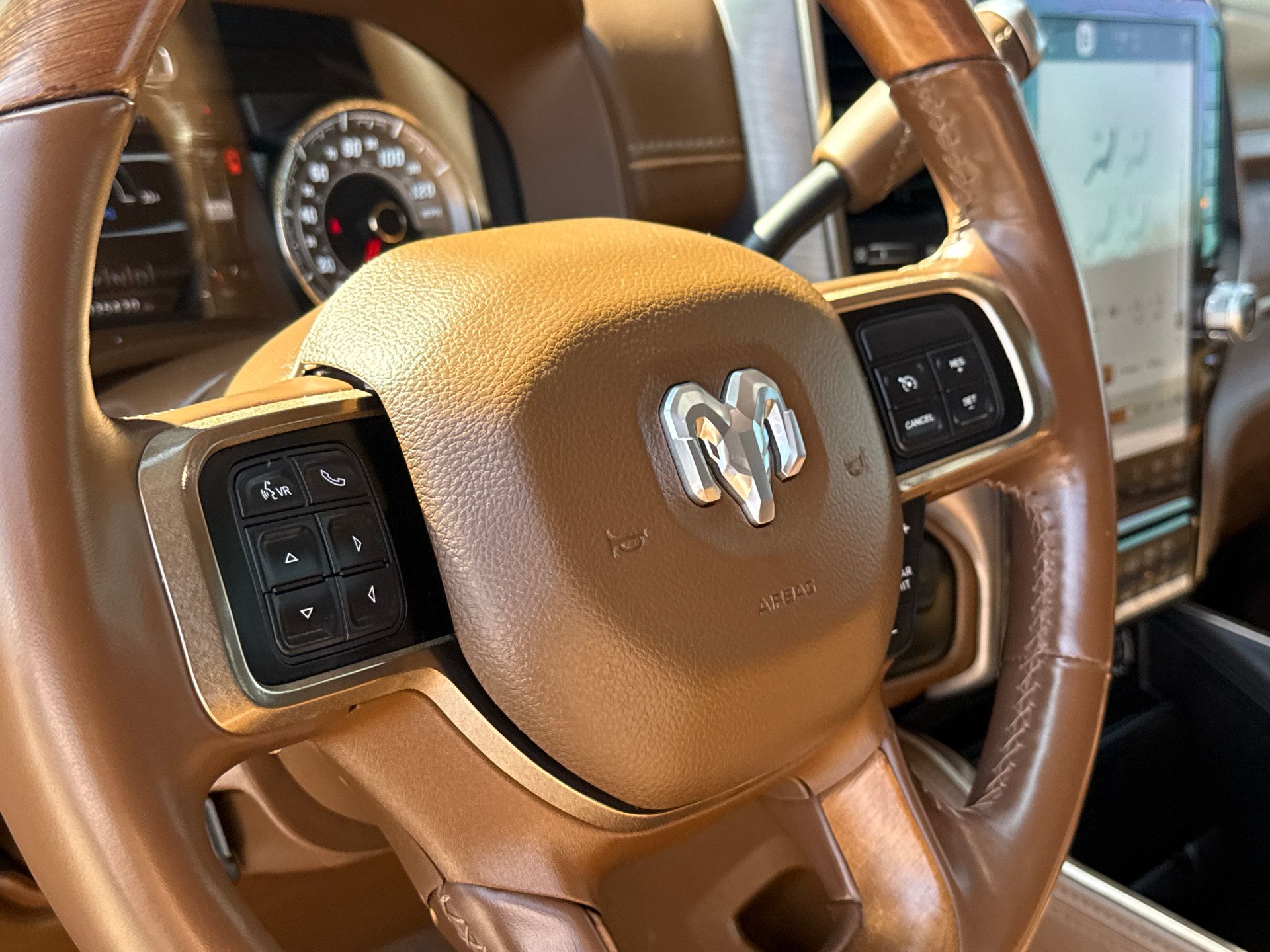 Used 2022 RAM 3500 Limited AWD/4WD image 31