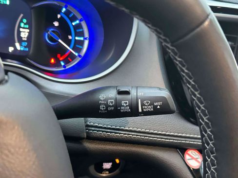 Used 2024 Chrysler Pacifica Limited image 23