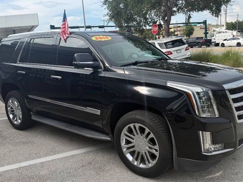 Used 2018 Cadillac Escalade 2WD image 3