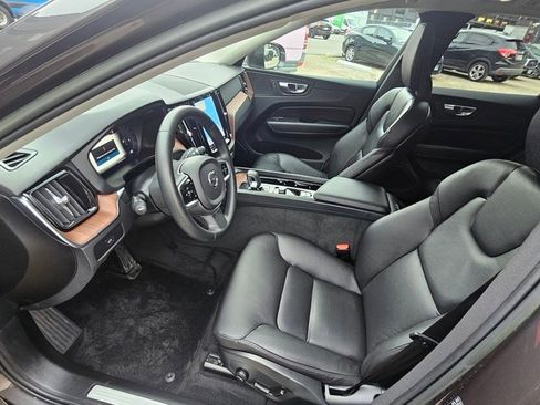 Certified 2023 Volvo XC60 B5 Plus w/ Climate Package image 17