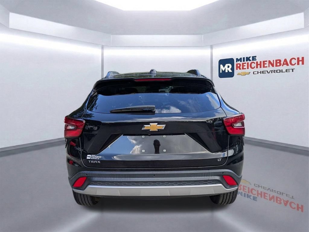 Used 2024 Chevrolet Trax LT w/ Driver Confidence Package FWD image 5