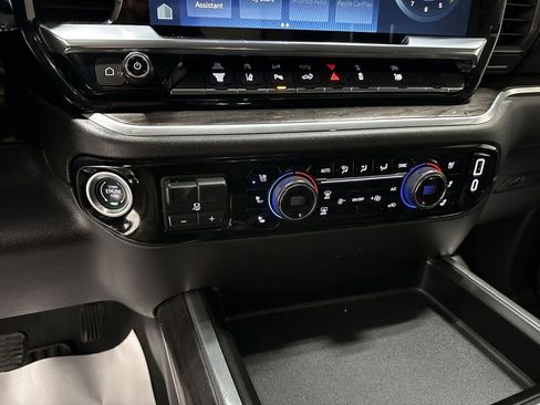 Used 2025 Chevrolet Silverado 2500 LTZ w/ LTZ Convenience Package image 17