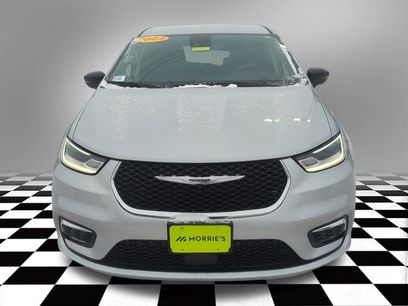 Used 2024 Chrysler Pacifica Touring-L