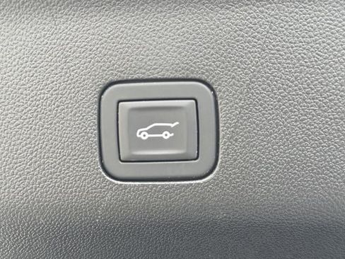 Certified 2025 Cadillac Escalade ESV Premium Luxury w/ Touring Package AWD/4WD image 19